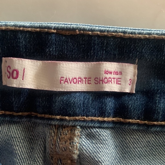 American Eagle Distressed Shorts - Picture 2 of 5
